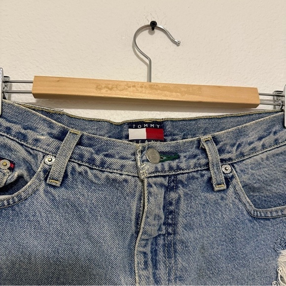 Tommy Hilfiger Vintage Distressed Cut Off Denim Shorts Light Wash Size 31 Waist - Picture 5 of 10